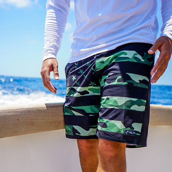 STRAW HAT + BOARD SHORT.