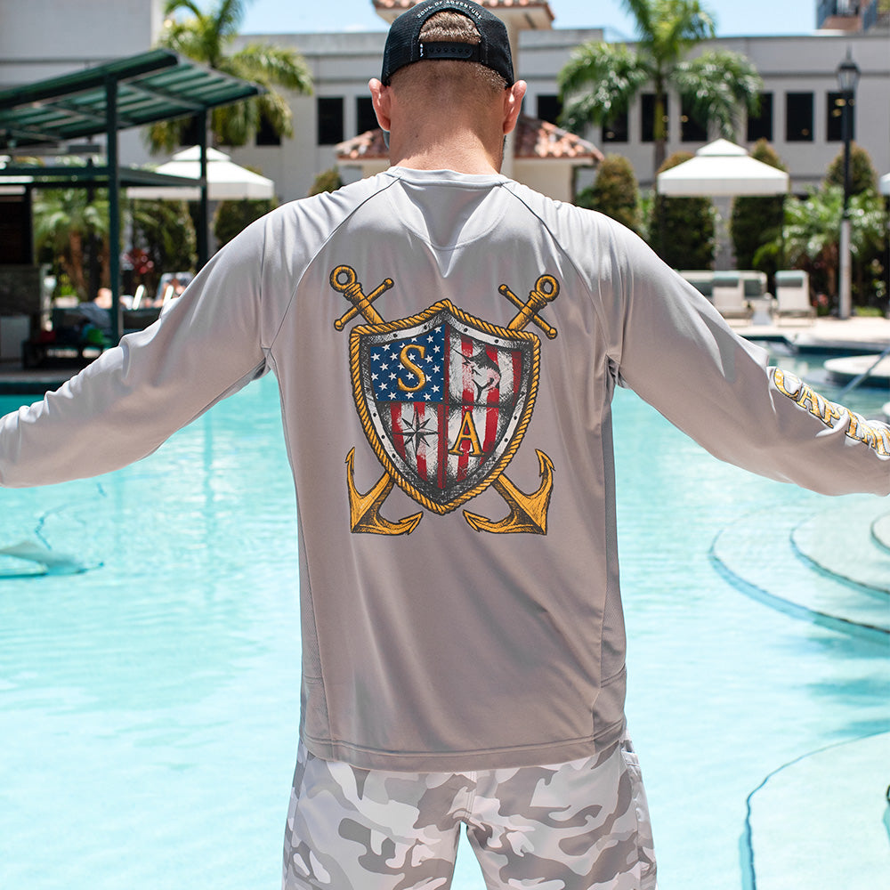 SNAPBACK + PERFORMANCE SHIRT