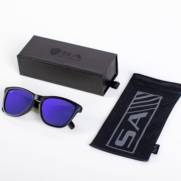 GRAPHIC TEE + SUNGLASSES
