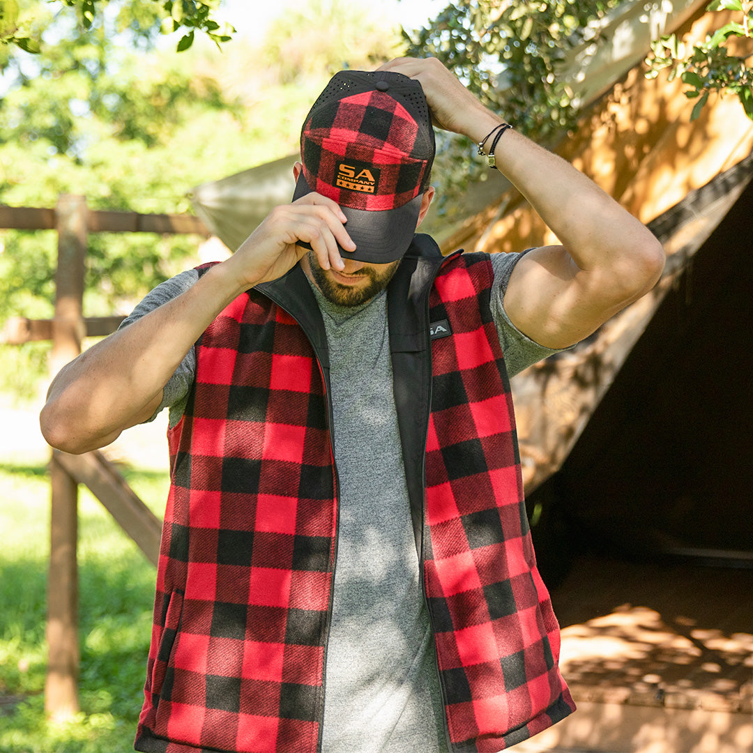 REVERSIBLE VEST + PERFORMANCE SNAPBACK