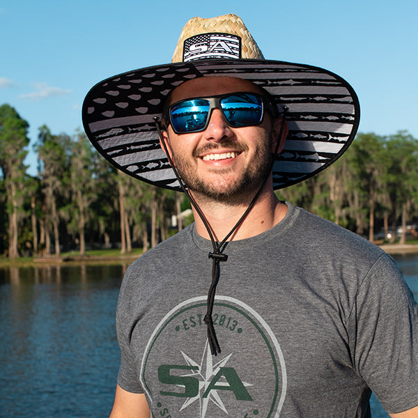 GRAPHIC TEE + STRAW HAT